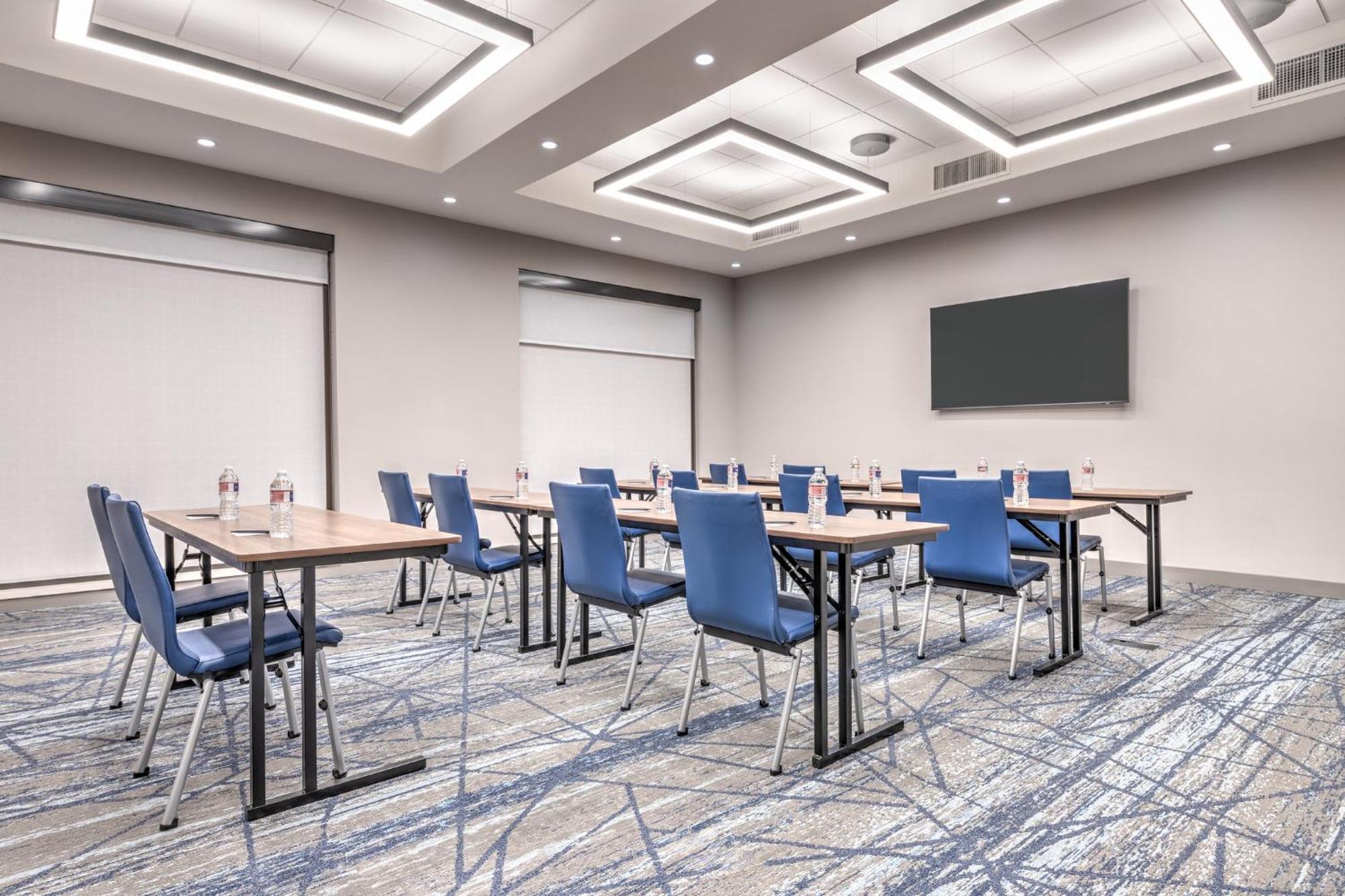Holiday Inn Express & Suites Austin Airport East By Ihg Bagian luar foto