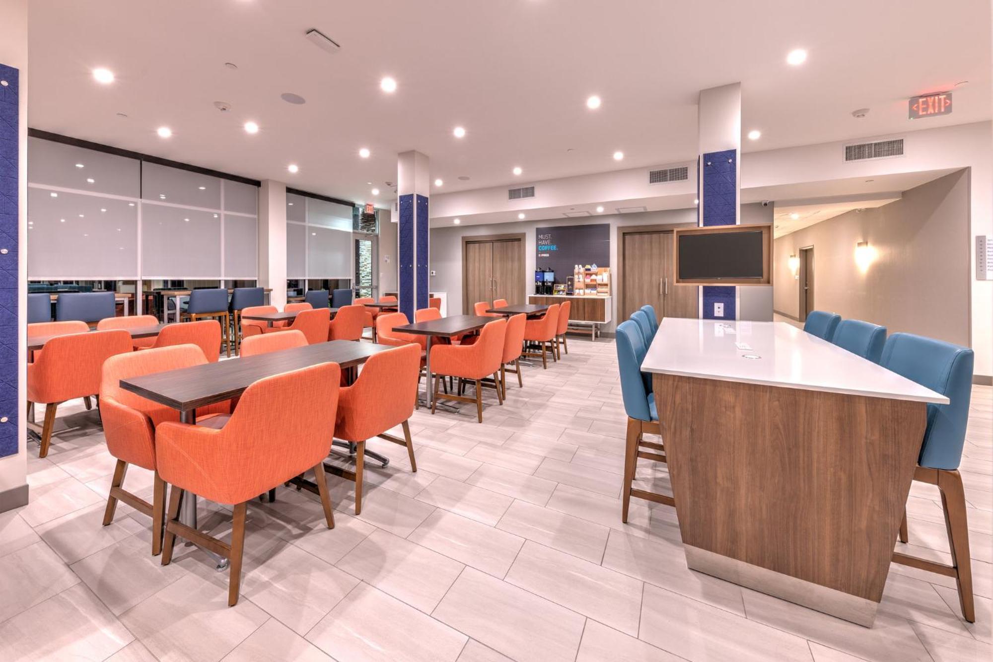 Holiday Inn Express & Suites Austin Airport East By Ihg Bagian luar foto