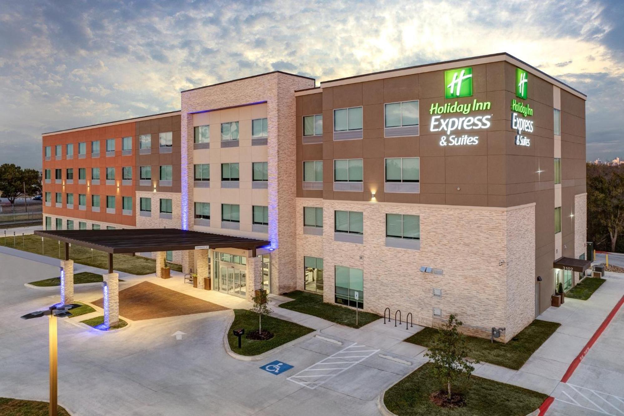 Holiday Inn Express & Suites Austin Airport East By Ihg Bagian luar foto