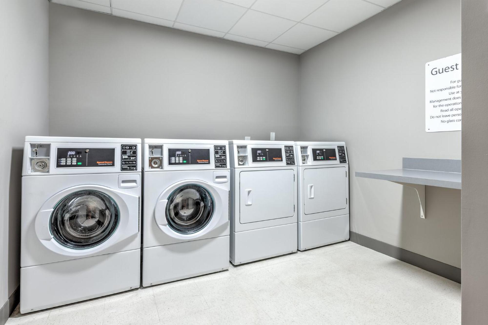 Holiday Inn Express & Suites Austin Airport East By Ihg Bagian luar foto