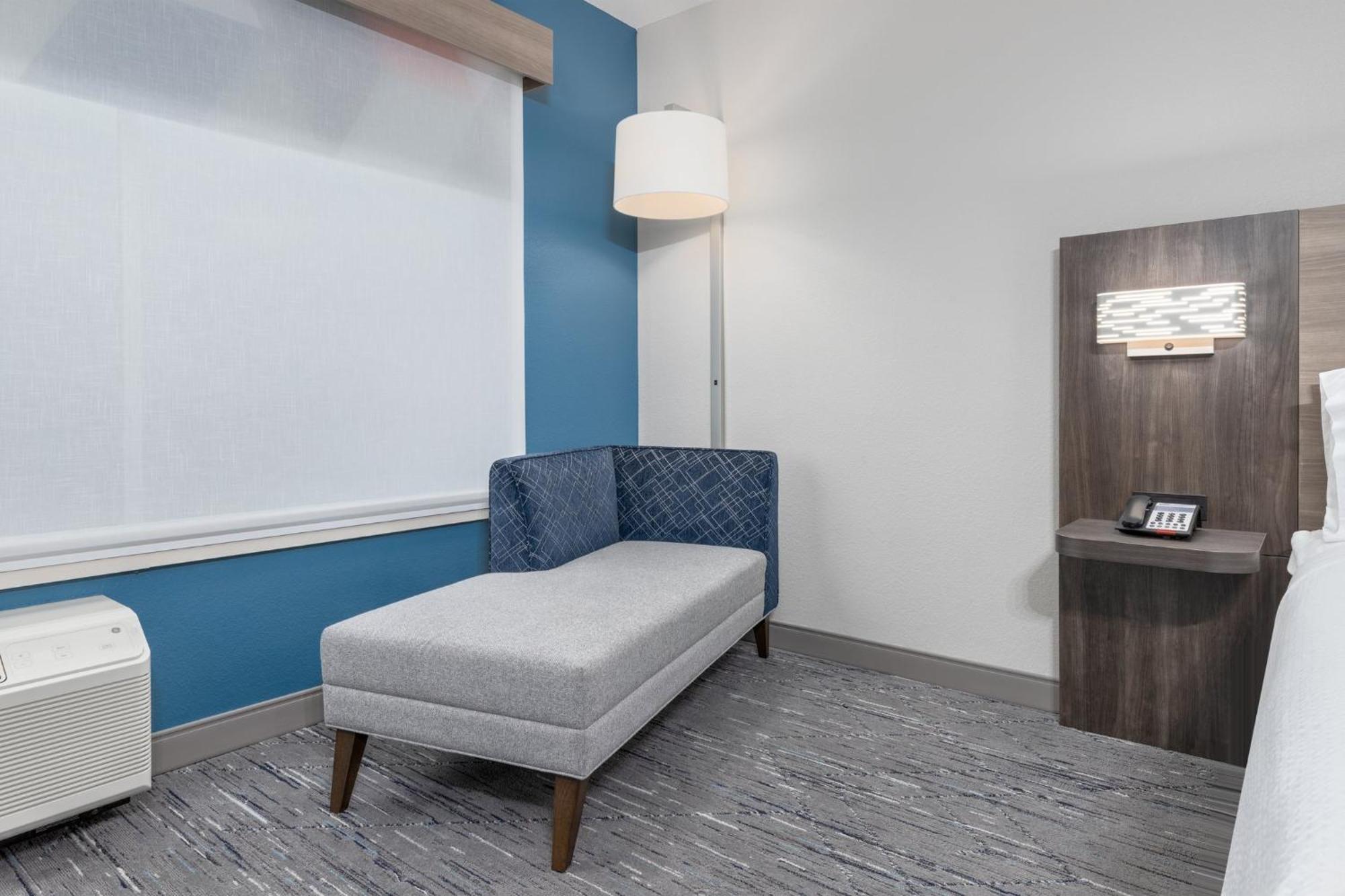 Holiday Inn Express & Suites Austin Airport East By Ihg Bagian luar foto