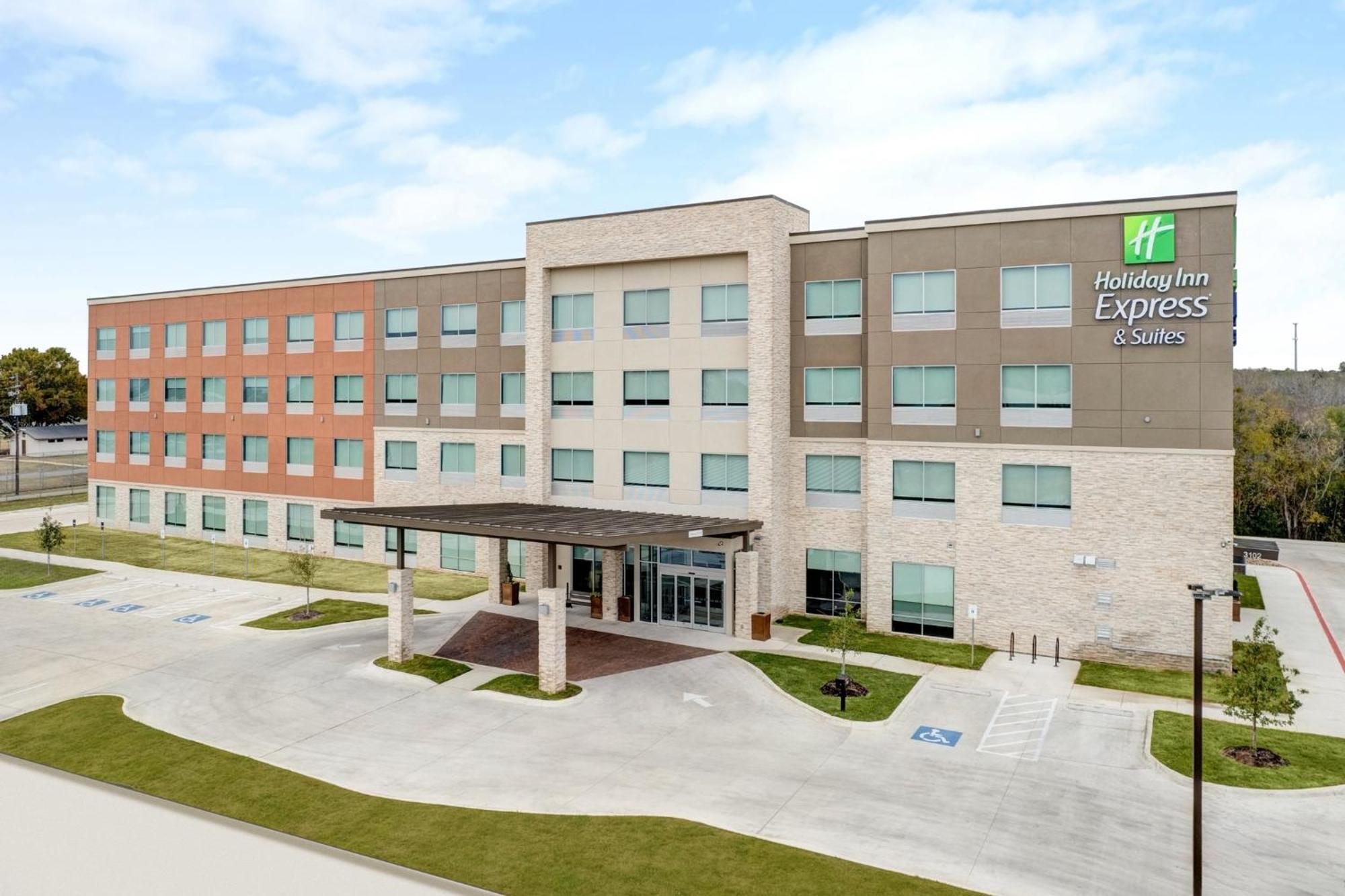 Holiday Inn Express & Suites Austin Airport East By Ihg Bagian luar foto