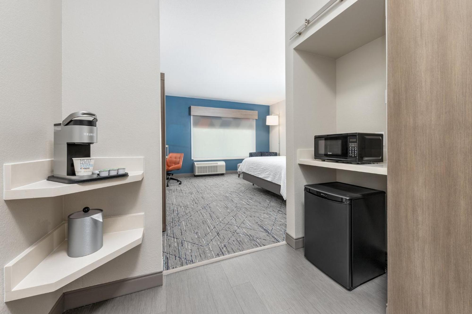 Holiday Inn Express & Suites Austin Airport East By Ihg Bagian luar foto