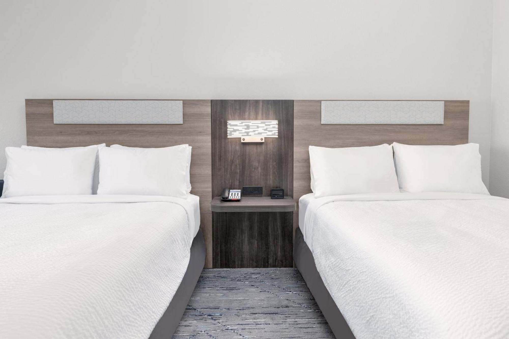 Holiday Inn Express & Suites Austin Airport East By Ihg Bagian luar foto