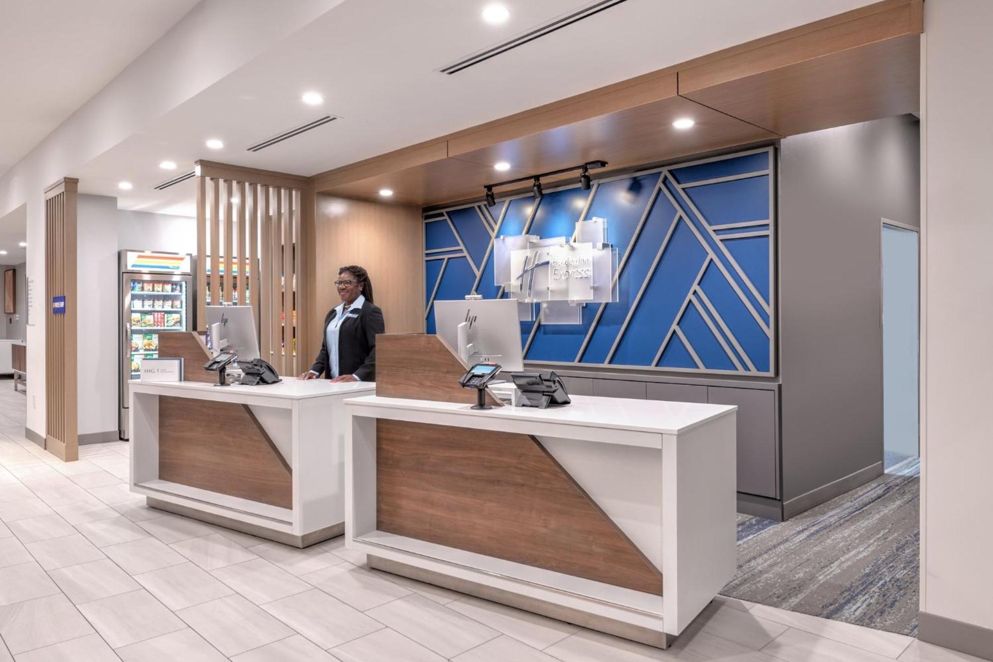 Holiday Inn Express & Suites Austin Airport East By Ihg Bagian luar foto