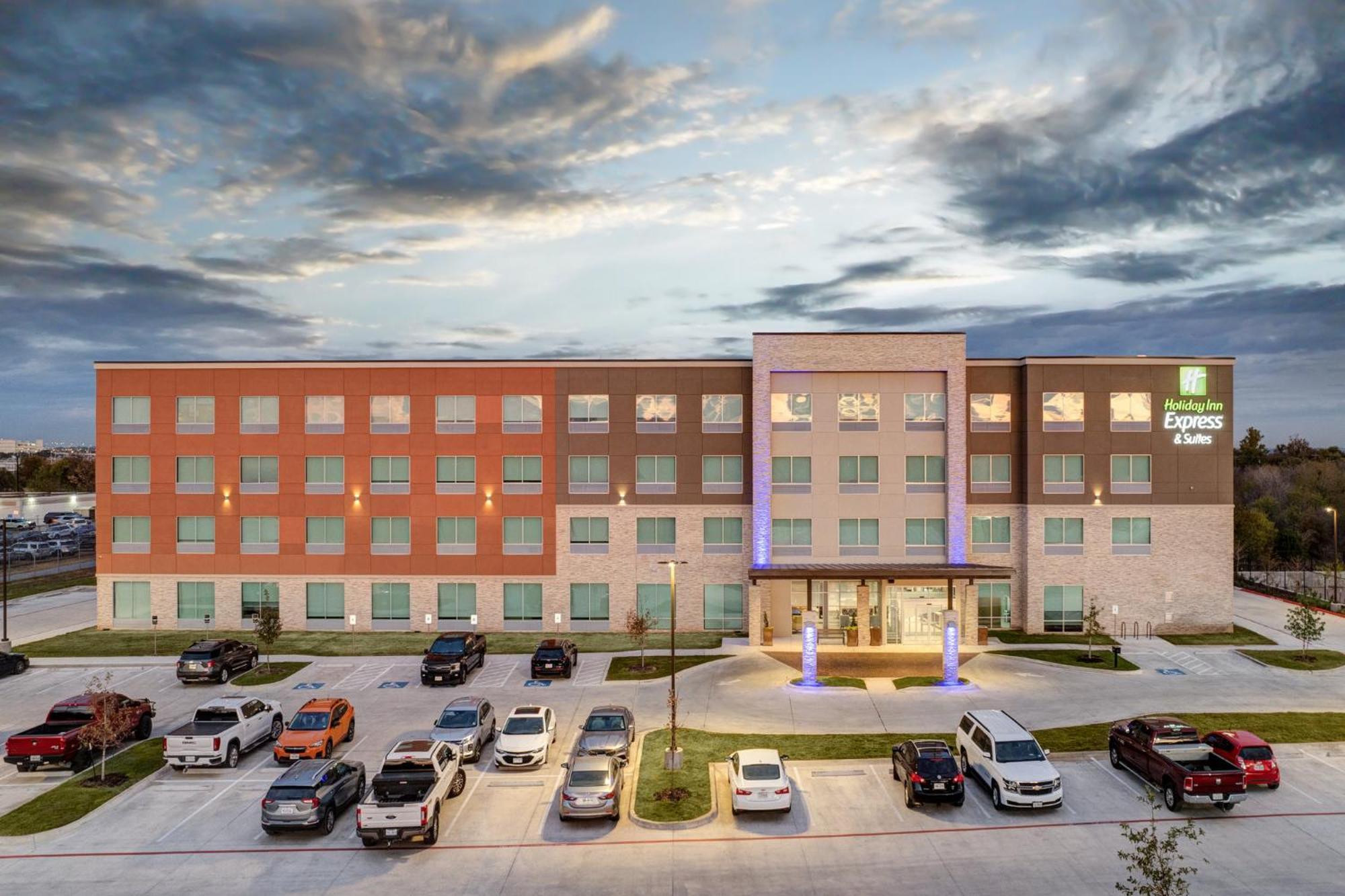 Holiday Inn Express & Suites Austin Airport East By Ihg Bagian luar foto